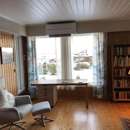 Semesterbostad Nordbo - unik plass med utsikt over Rambergstranda