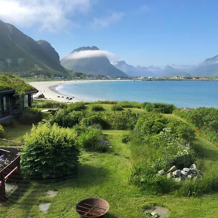 Nordbo - unik plass med utsikt over Rambergstranda Ramberg