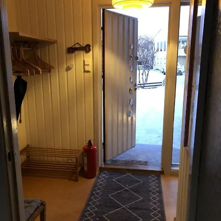 Semesterbostad Nordbo - unik plass med utsikt over Rambergstranda *