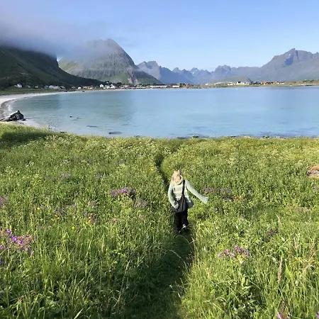 Nordbo - unik plass med utsikt over Rambergstranda Semesterbostad *