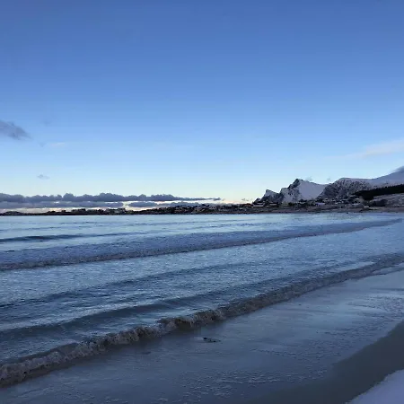 Semesterbostad Nordbo - unik plass med utsikt over Rambergstranda *