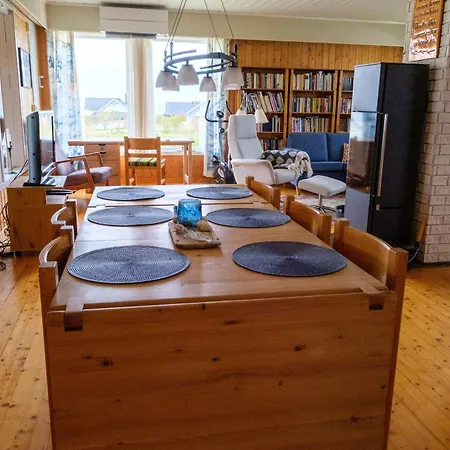 Nordbo - Unik Plass Med Utsikt Over Rambergstranda *