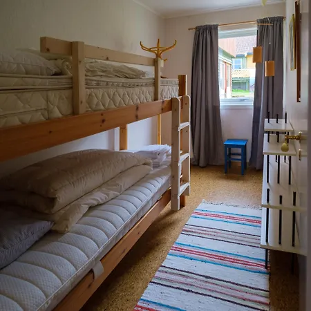 Semesterbostad Nordbo - unik plass med utsikt over Rambergstranda *