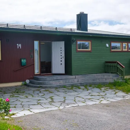 Semesterbostad Nordbo - unik plass med utsikt over Rambergstranda *