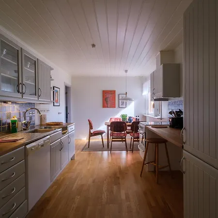 Nordbo - unik plass med utsikt over Rambergstranda * Ramberg