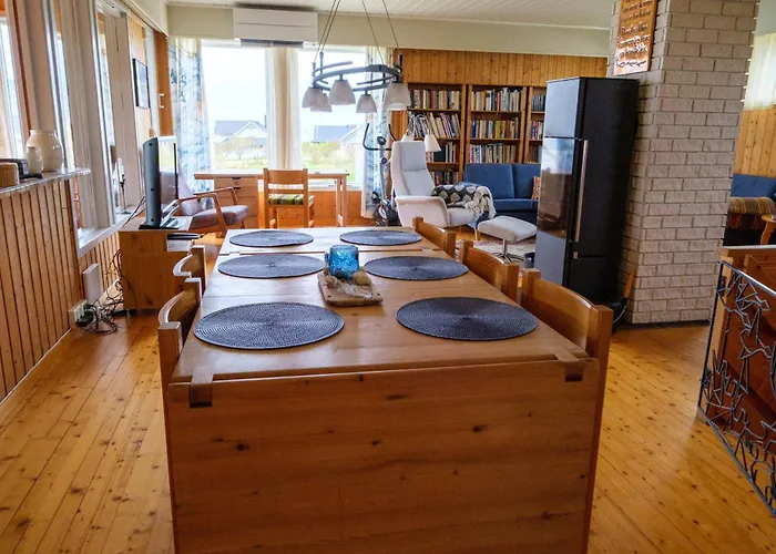 Nordbo - Unik Plass Med Utsikt Over Rambergstranda *