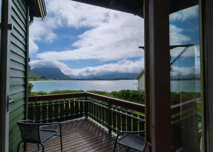 Nordbo - Unik Plass Med Utsikt Over Rambergstranda *