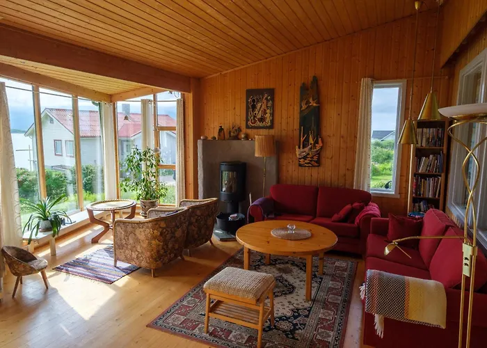 Nordbo - Unik Plass Med Utsikt Over Rambergstranda *