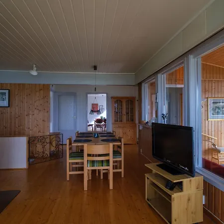 Nordbo - Unik Plass Med Utsikt Over Rambergstranda Semesterbostad Ramberg