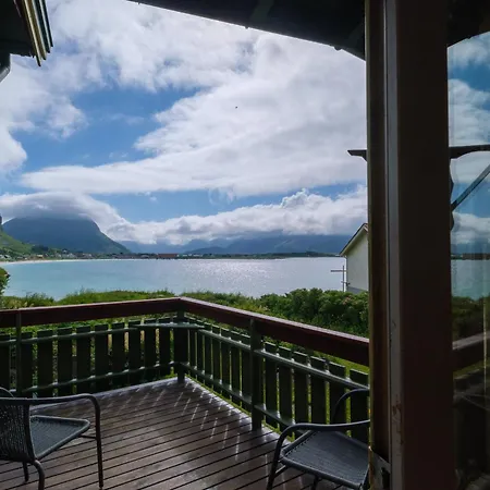 Nordbo - Unik Plass Med Utsikt Over Rambergstranda *