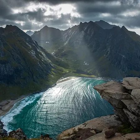 Nordbo - Unik Plass Med Utsikt Over Rambergstranda